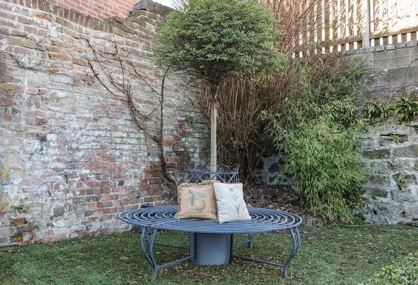 The Old Clock Makers