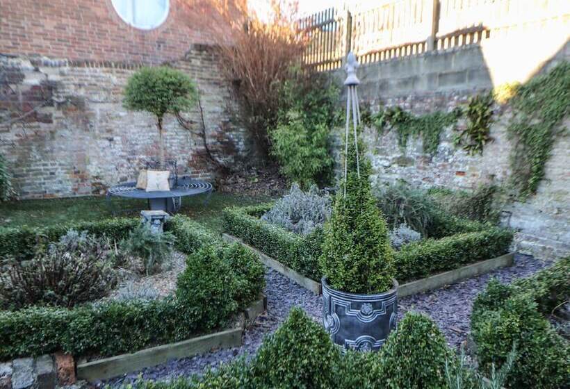 The Old Clock Makers