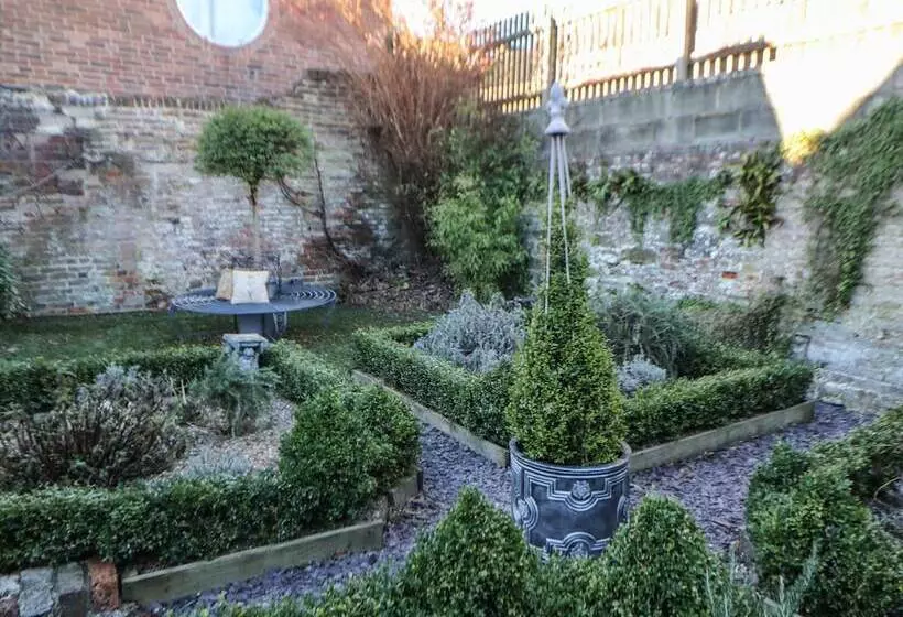 The Old Clock Makers