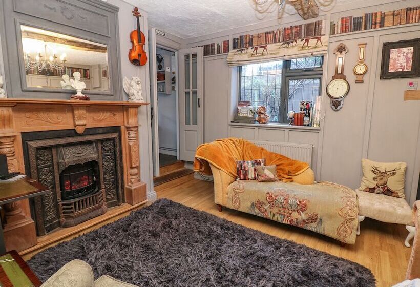 The Old Clock Makers