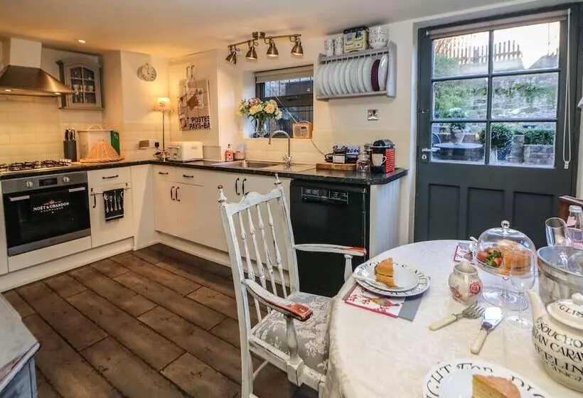 The Old Clock Makers