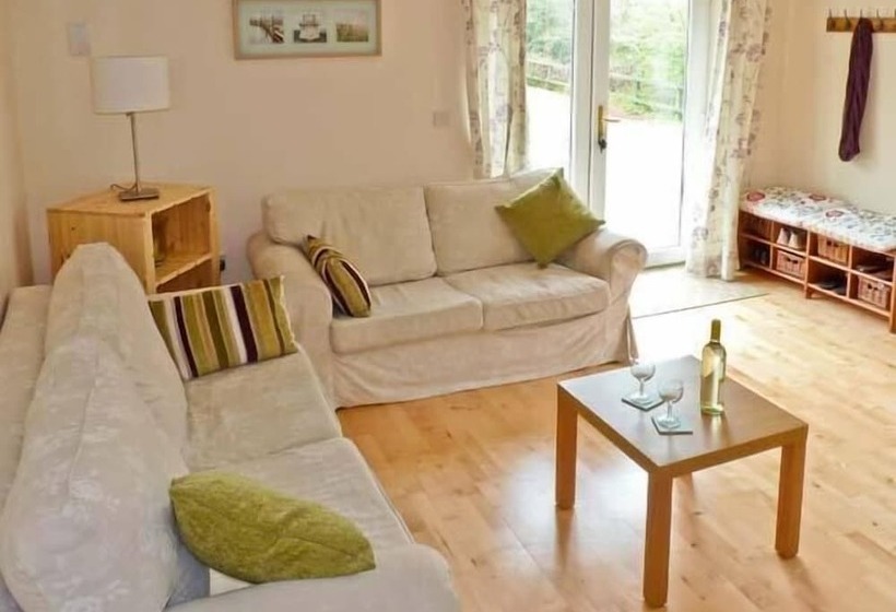 15 Forest Park Lodges