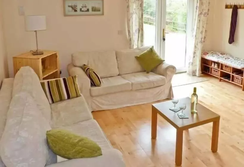 15 Forest Park Lodges