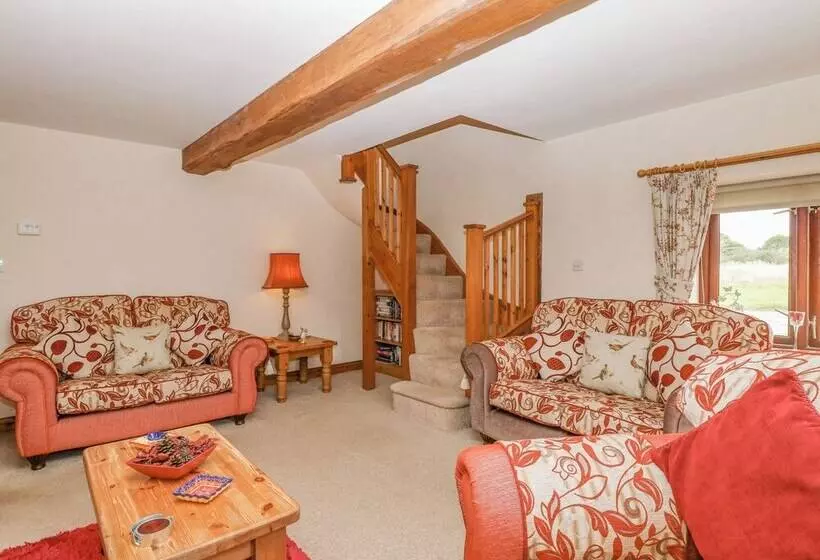 2 Stud Cottage