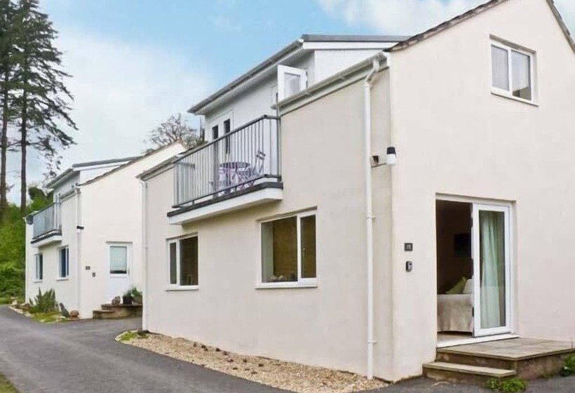 15 Forest Park Lodges