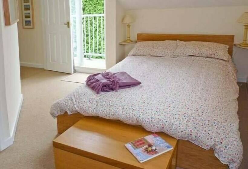 15 Forest Park Lodges