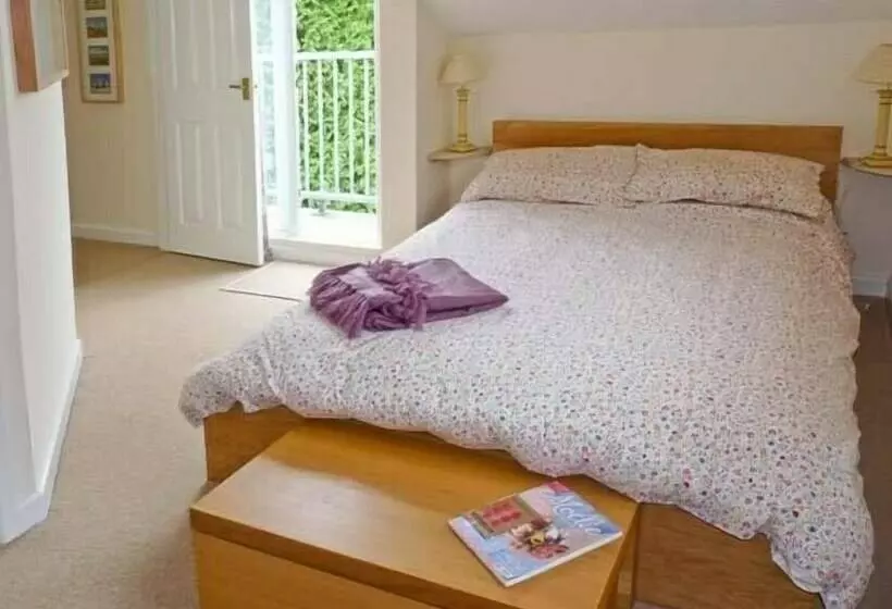 15 Forest Park Lodges
