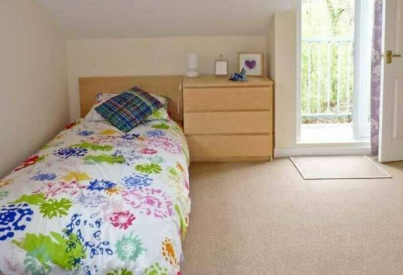 15 Forest Park Lodges