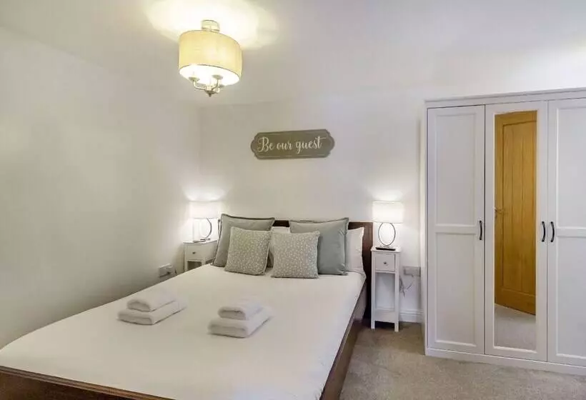 Queen Victoria Suite