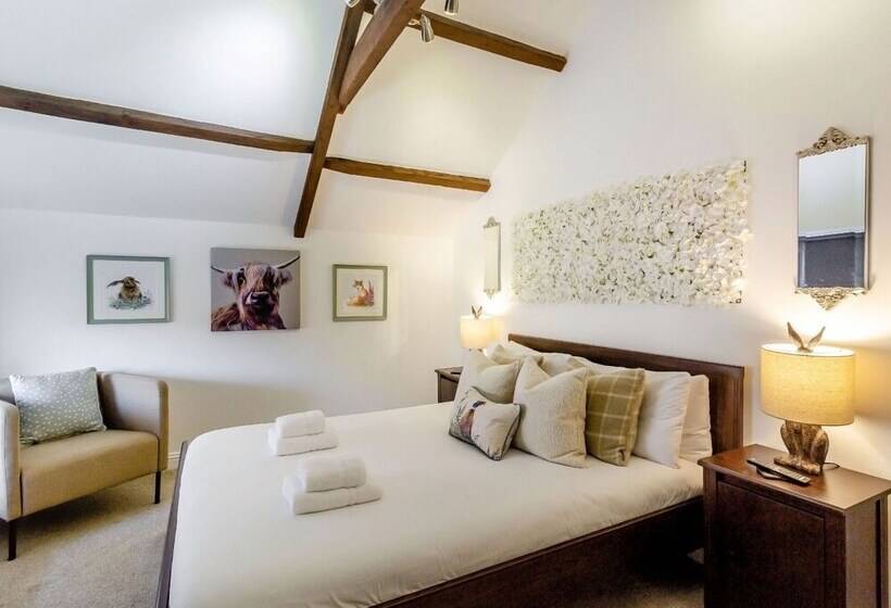 Queen Victoria Suite