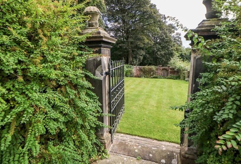 Underbank Hall Cottage