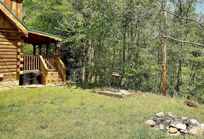 A Bit Of Heaven 2 Bedrooms, 2 Baths, Sleeps 8 Cabin By Redawning