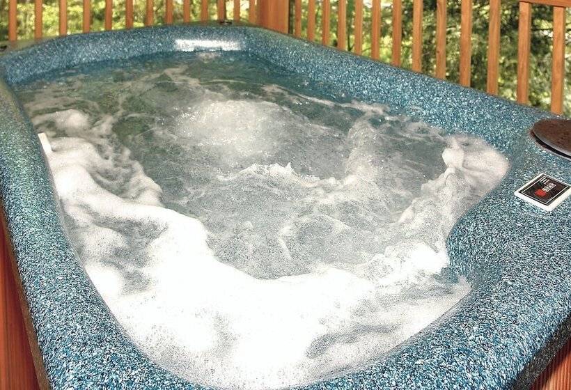 A Bit Of Heaven 2 Bedrooms, 2 Baths, Sleeps 8 Cabin By Redawning