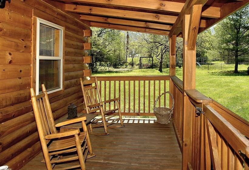 A Bit Of Heaven 2 Bedrooms, 2 Baths, Sleeps 8 Cabin By Redawning