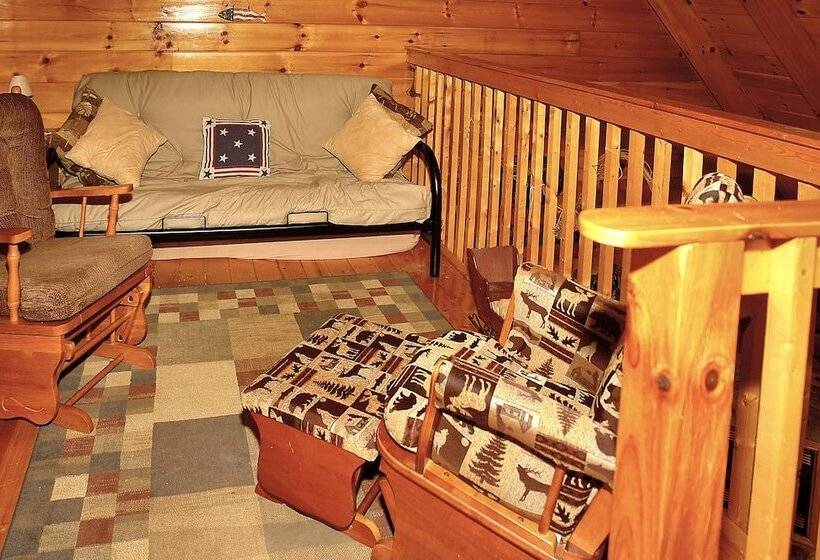 A Bit Of Heaven 2 Bedrooms, 2 Baths, Sleeps 8 Cabin By Redawning