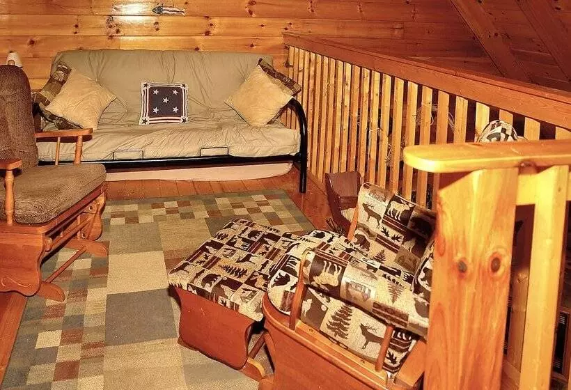 A Bit Of Heaven   2 Bedrooms, 2 Baths, Sleeps 8 Cabin By Redawning