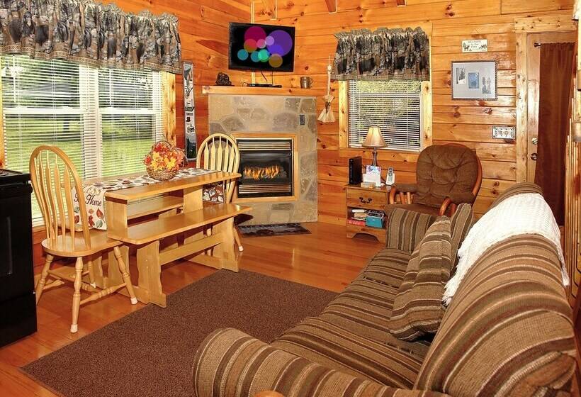 A Bit Of Heaven 2 Bedrooms, 2 Baths, Sleeps 8 Cabin By Redawning