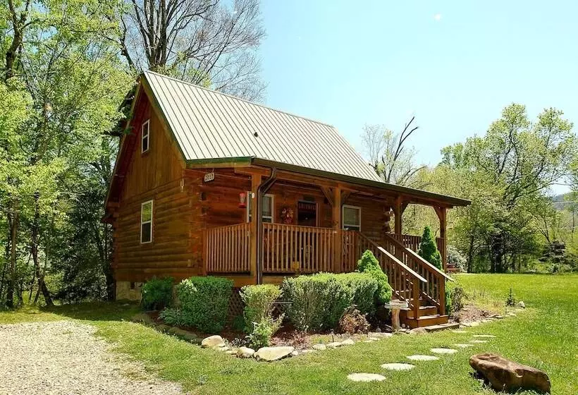 A Bit Of Heaven   2 Bedrooms, 2 Baths, Sleeps 8 Cabin By Redawning
