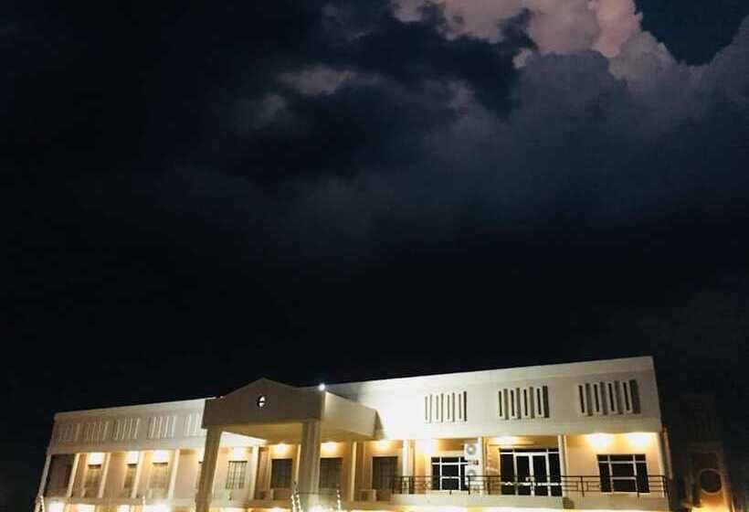 Adansonia Hotel Maun