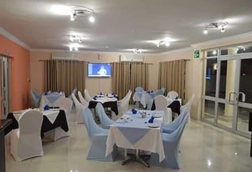 Adansonia Hotel Maun