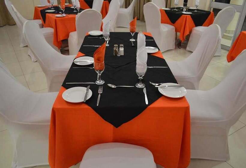 Adansonia Hotel Maun