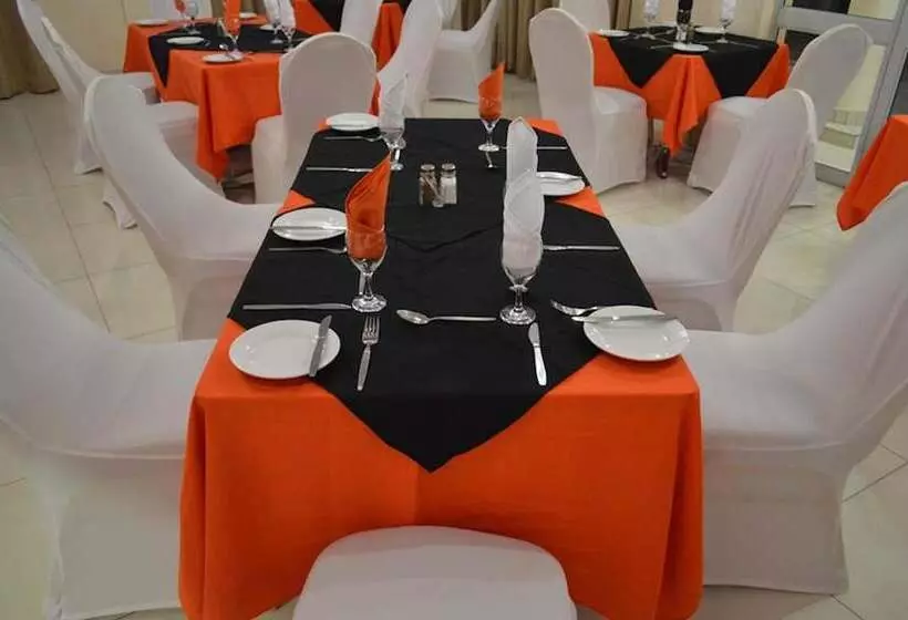 Adansonia Hotel Maun