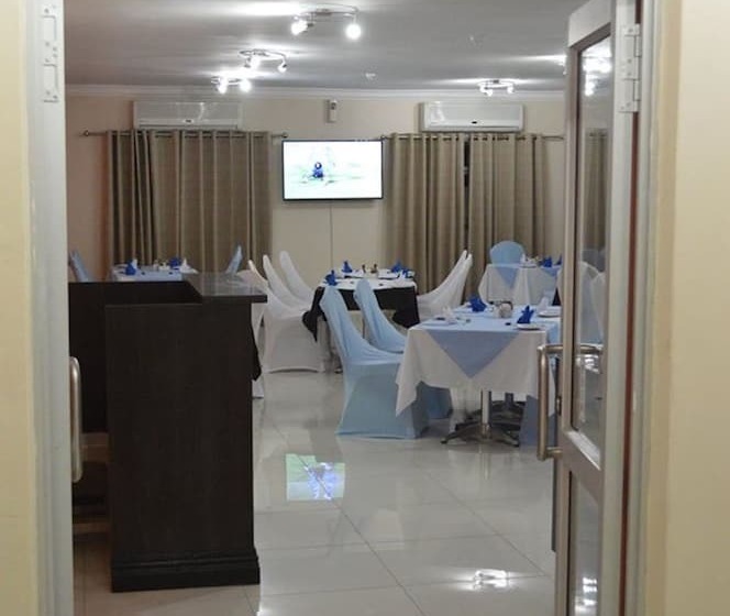 Adansonia Hotel Maun