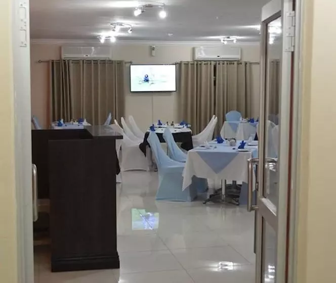 Adansonia Hotel Maun