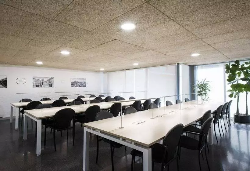 هاستل R.u Colegio De Cuenca   Centro Adscrito A La Reaj