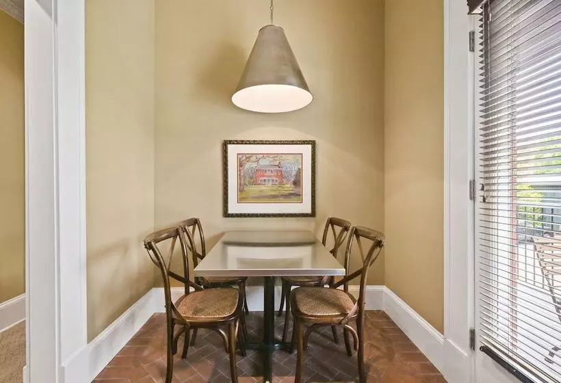 Aamiaismajoitus (B&B) The James Madison Inn