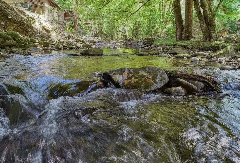 Creek Heaven   2 Bedrooms, 2 Baths, Sleeps 6 Cabin By Redawning