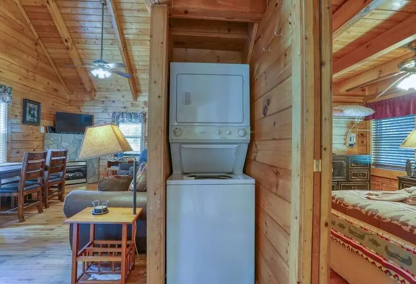 Creek Heaven   2 Bedrooms, 2 Baths, Sleeps 6 Cabin By Redawning