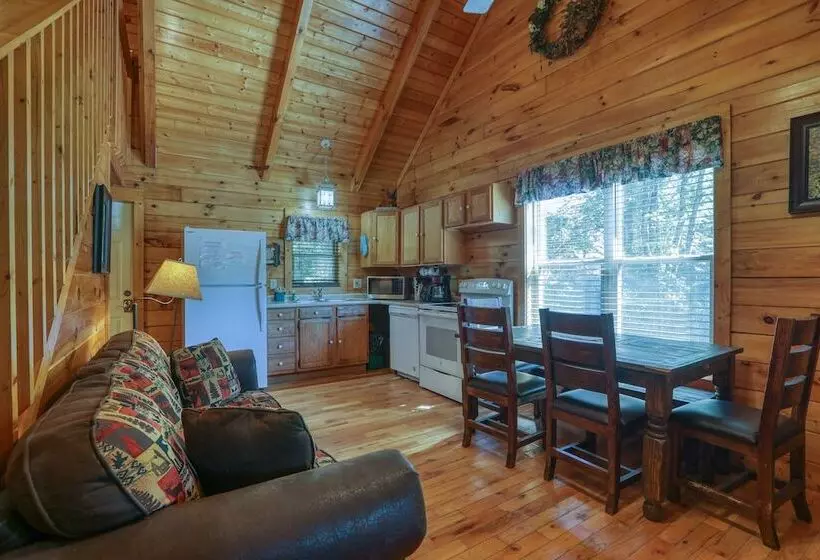 Creek Heaven   2 Bedrooms, 2 Baths, Sleeps 6 Cabin By Redawning