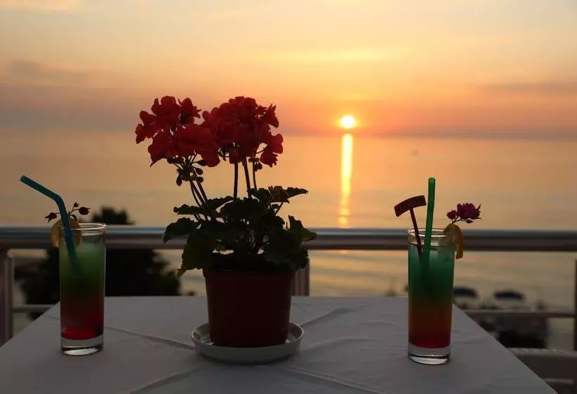 Grand Koru Otel Beach