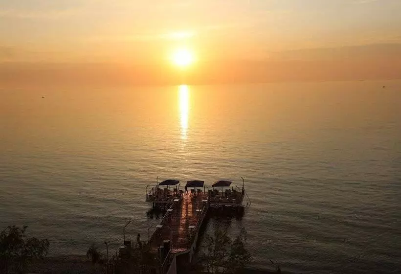 Grand Koru Otel Beach