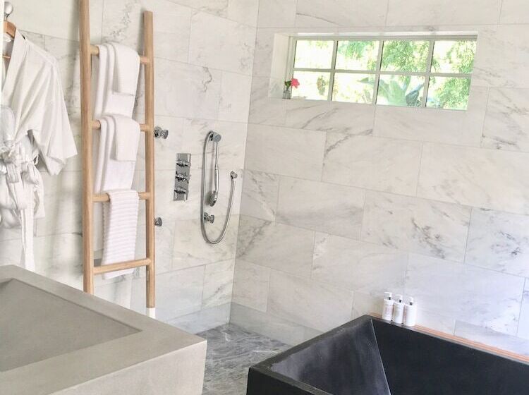 فندق على الطريق A Room At The Beach