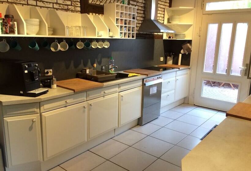 بنسيون Lilie Inn