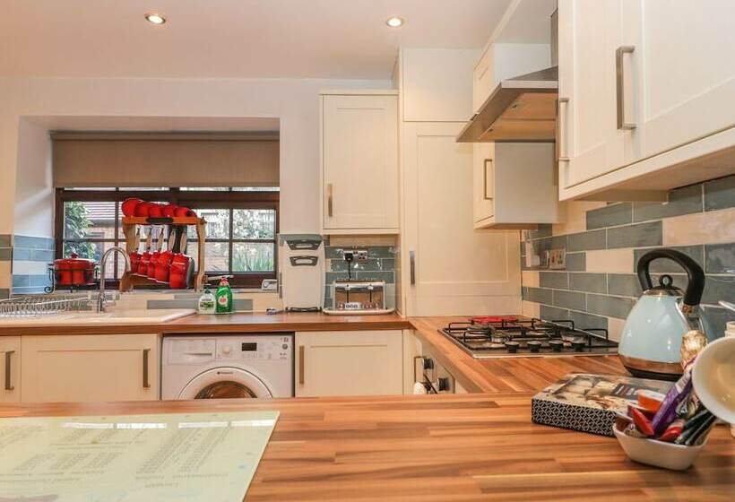 Glebe Hall Apartment