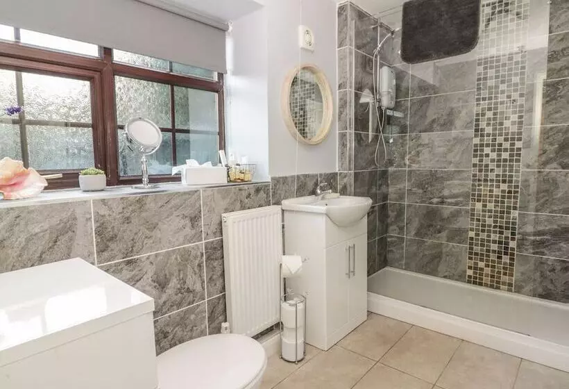 Glebe Hall Apartment