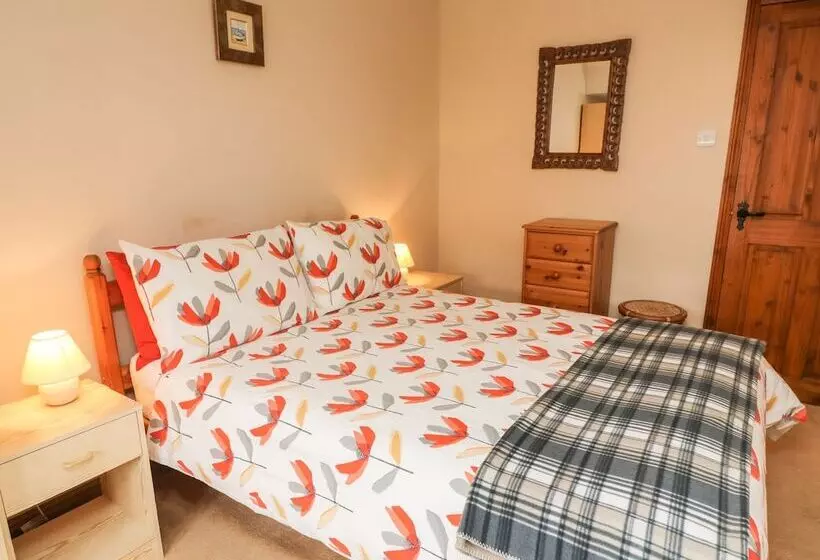 Poppy Cottage