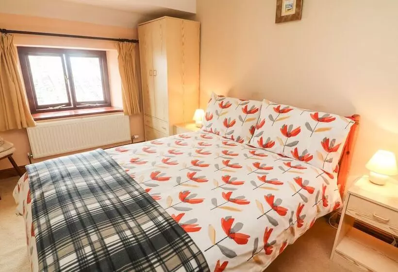 Poppy Cottage