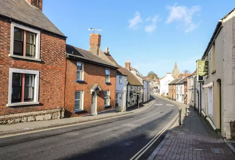 4 The Old Post Office Mews