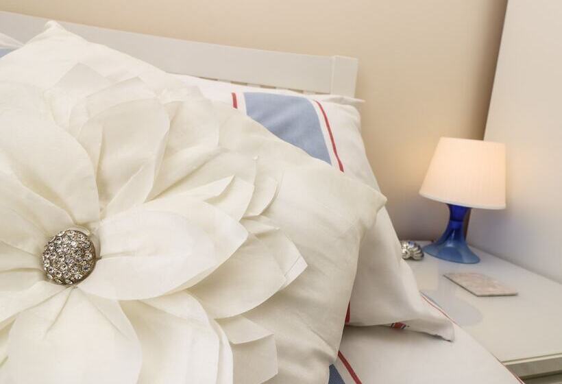 4 The Old Post Office Mews