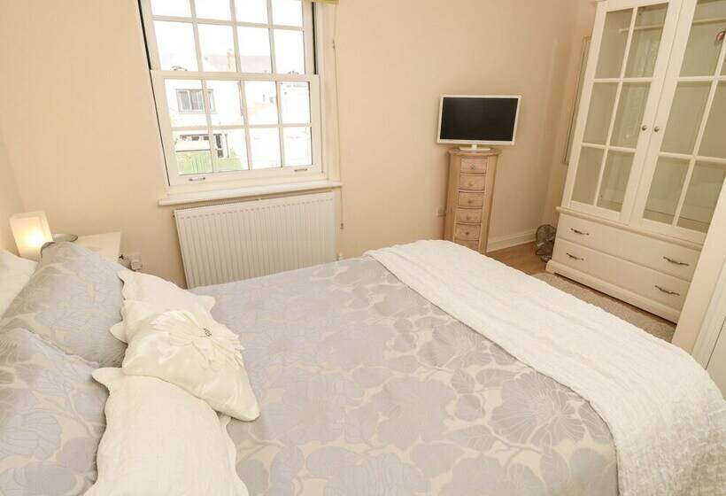 4 The Old Post Office Mews