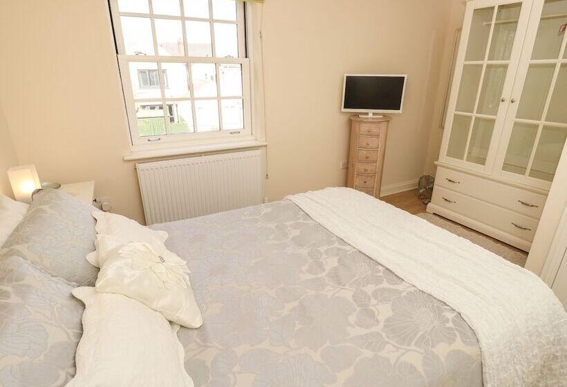 4 The Old Post Office Mews