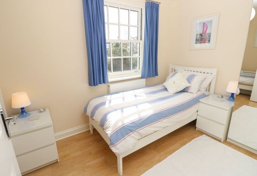 4 The Old Post Office Mews