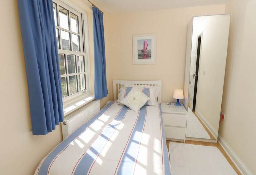 4 The Old Post Office Mews