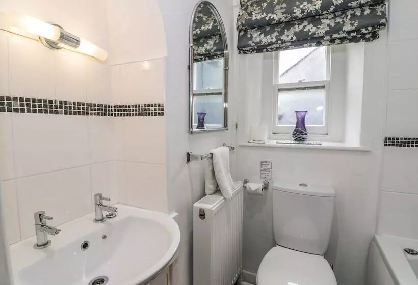 5 Ivy Terrace