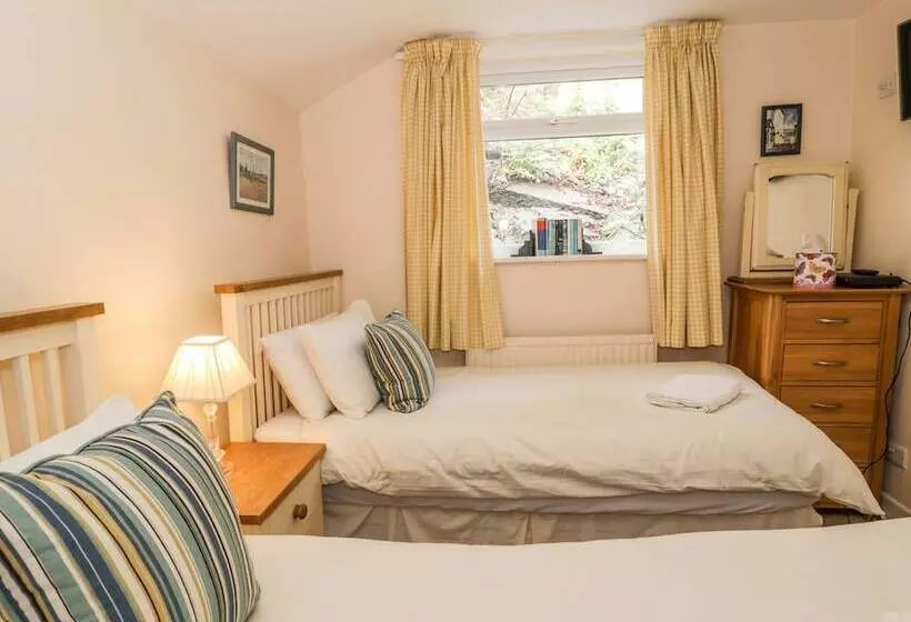 5 Ivy Terrace