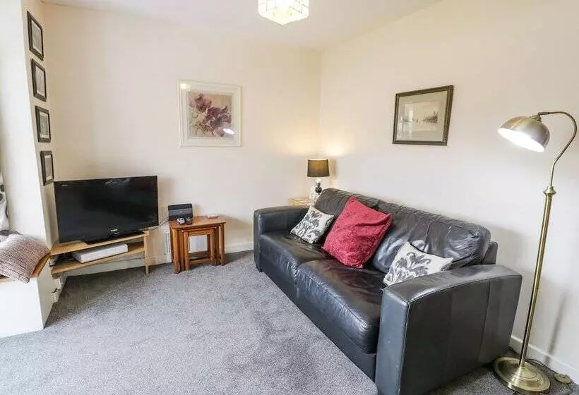 5 Ivy Terrace